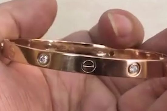 金镯子戴在手上手腕发黑-第3张-黄金-玉仓库