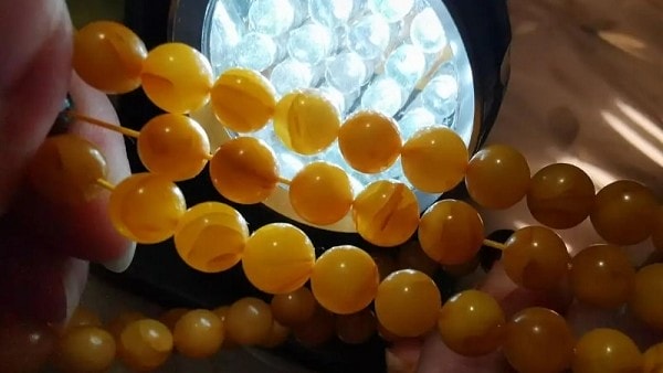 辨别蜜蜡真假最好方法