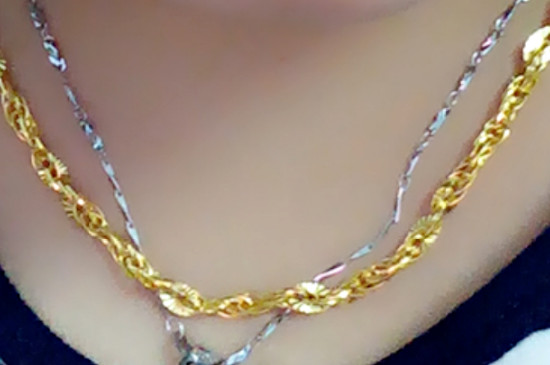 戴金项链有什么好处和坏处-第4张-黄金-玉仓库