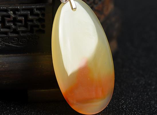 黄龙玉和玛瑙的区别 黄龙玉和玛瑙哪个好
