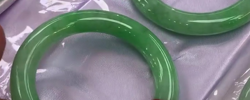 翡翠手镯佩戴后的变化