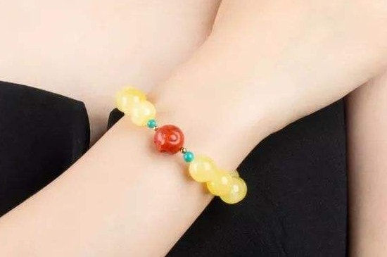 蜜蜡适合什么属相人戴-第3张-蜜蜡-玉仓库