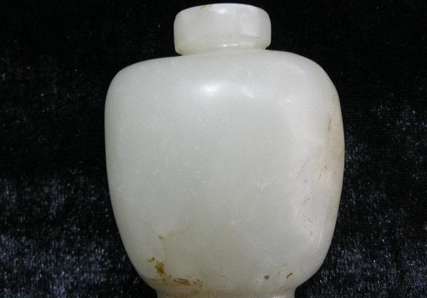 明代和田玉鼻烟壶特征及价格