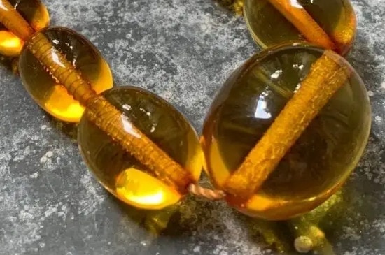 琥珀戴久了会有灵性吗，琥珀是真有灵性的-第2张-蜜蜡-玉仓库