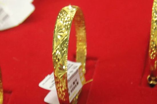 18k金变黑是假的吗-第2张-黄金-玉仓库