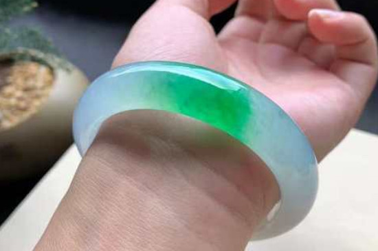为什么玉镯越戴越粗糙-第3张-翡翠-玉仓库