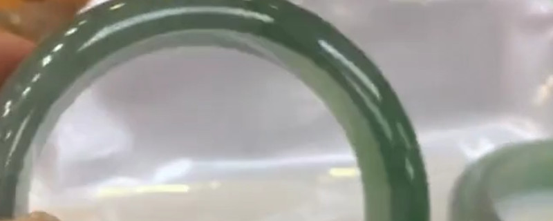 怎么保养翡翠手镯越亮