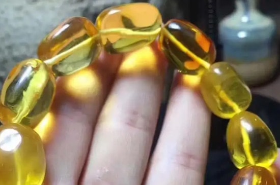 蜜蜡手串如何保养-第2张-蜜蜡-玉仓库