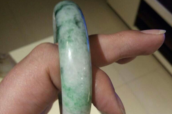 种嫩的翡翠手镯可以变老吗-第2张-翡翠-玉仓库