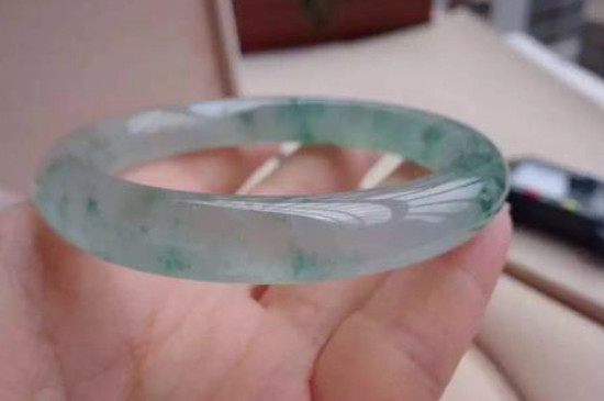 翡翠手镯对人体有什么好处-第3张-翡翠-玉仓库