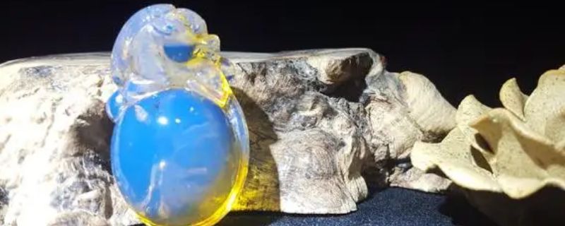 蓝珀为什么是黄颜色的