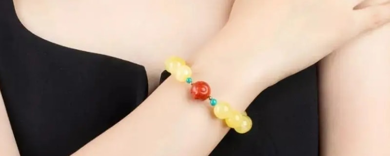 女人戴蜜蜡好还是翡翠好