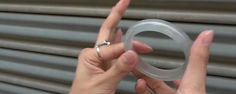 黄金和玉手镯可以戴在一起吗