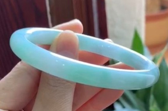 玉镯圆条好看还是扁条好看-第2张-玉石知识-玉仓库