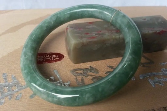 玉手镯怎么看真假好坏-第7张-玉石知识-玉仓库