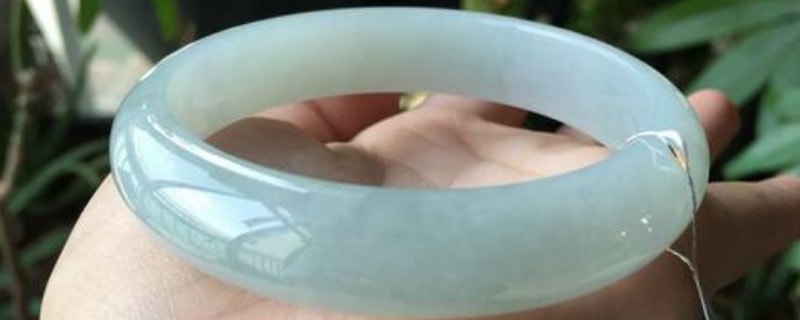 手大怎么带小镯子