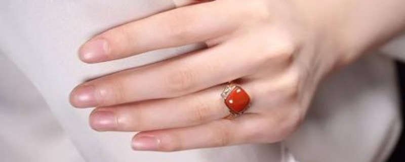 女生左手戴戒指说明什么