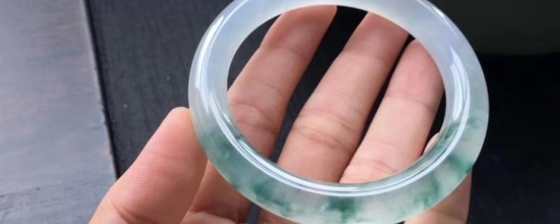 玉手镯戴哪只手