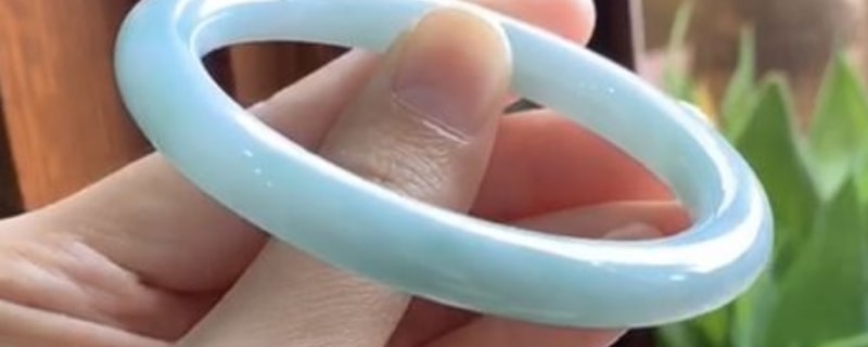 女人玉手镯戴哪只手好