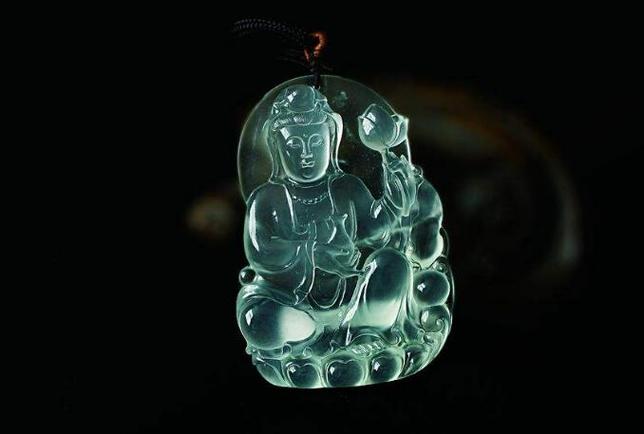 不佩戴的观音吊坠在家里放哪里好