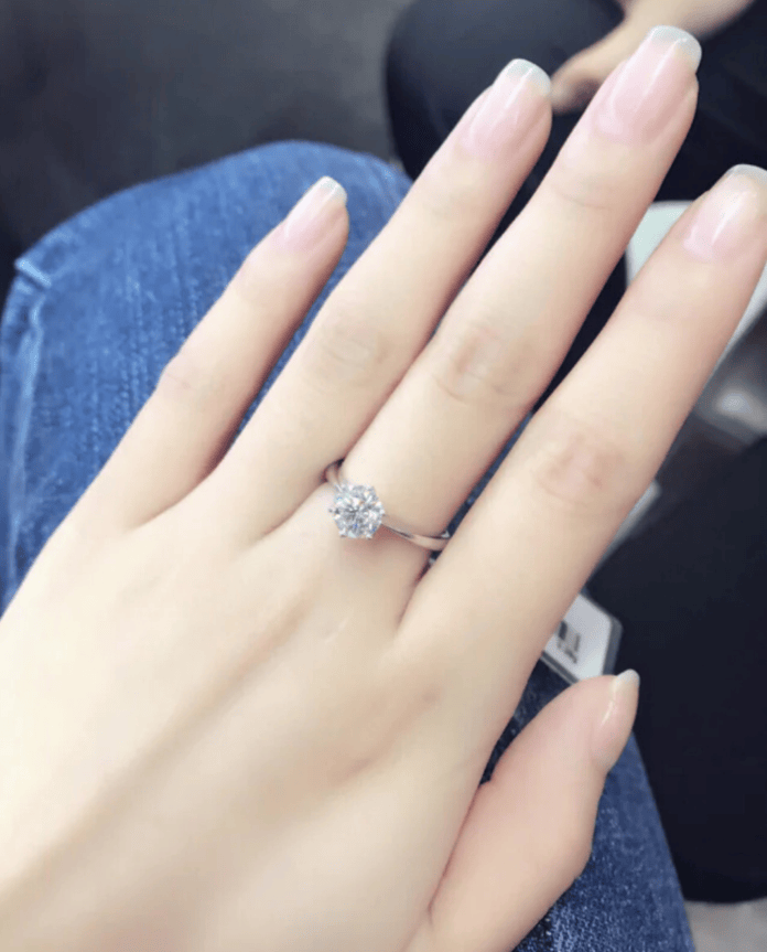 结婚钻戒一般多少钱？买多大？51%的新人都选择…-第10张-珠宝石-玉仓库