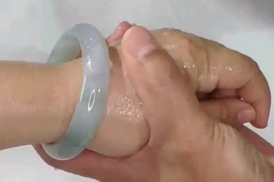 手镯戴不进去有什么办法-第2张-珠宝石-玉仓库