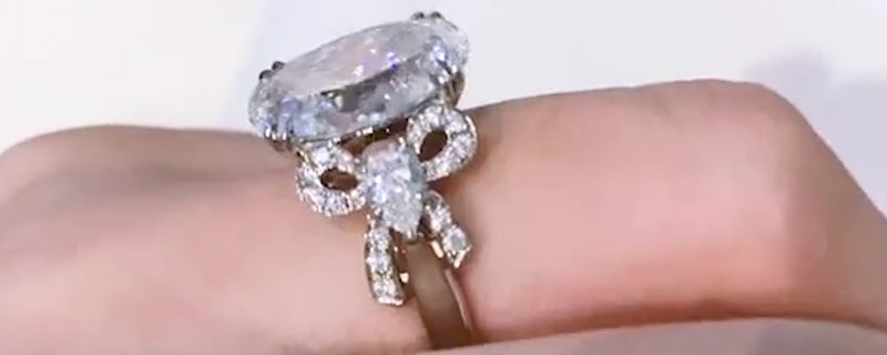 女生左手无名戒指的含义是什么