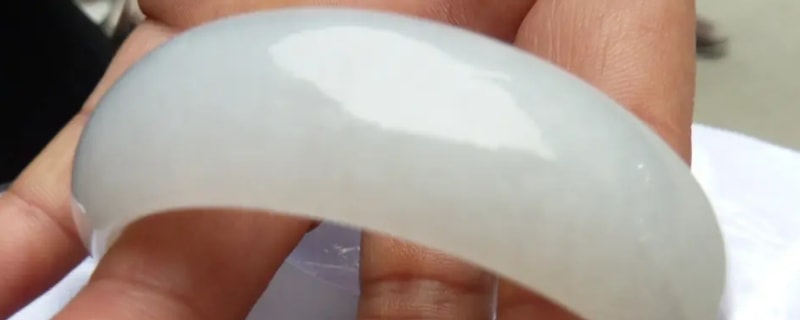 戴玉手镯的好处和禁忌有什么讲究