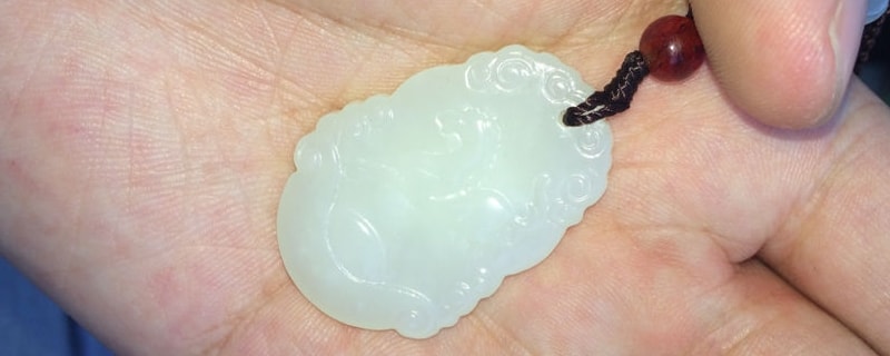 真玉跟假玉灯下区别