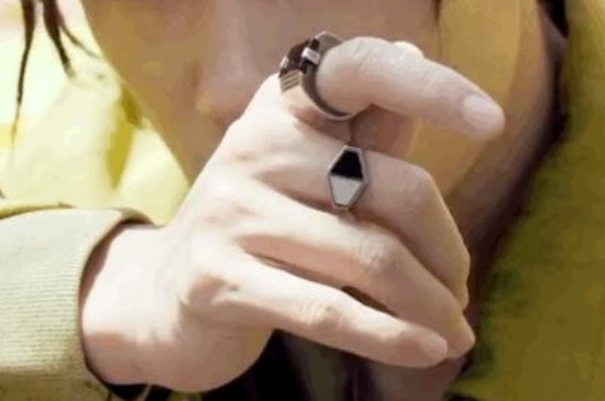 已婚男人戒指怎么戴才是正确-第3张-珠宝石-玉仓库