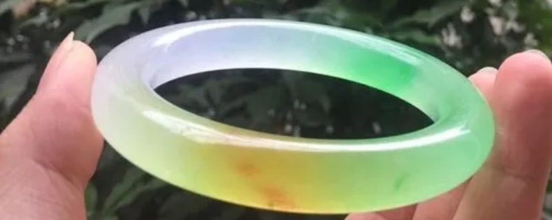 石英岩玉手镯养人吗