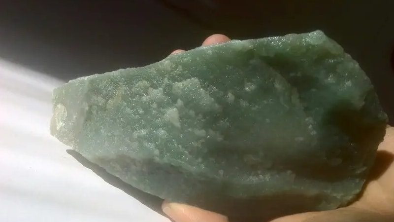 佘太翠原石和成品的区别