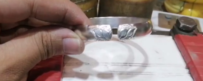银手镯变色成玫瑰金颜色了怎么回事