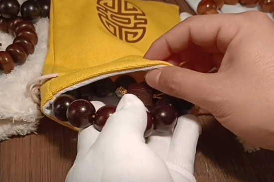 怎样把玩小叶紫檀-第2张-紫檀木-玉仓库