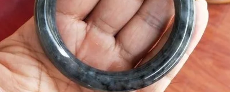 乌鸡手镯有什么寓意