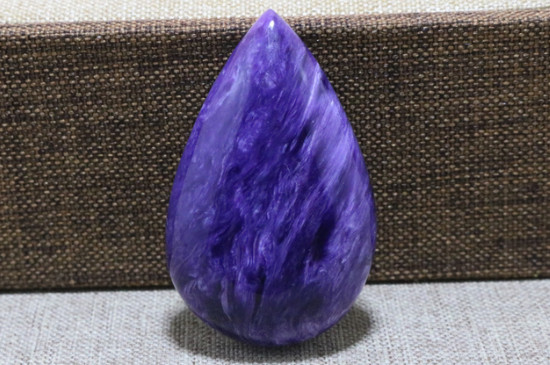 紫龙晶会越戴越润吗-第2张-查罗石/紫龙晶-玉仓库