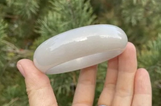 佘太白玉手镯对身体有什么好-第3张-玉石知识-玉仓库