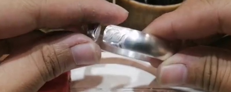 镯子变黑是怎么回事
