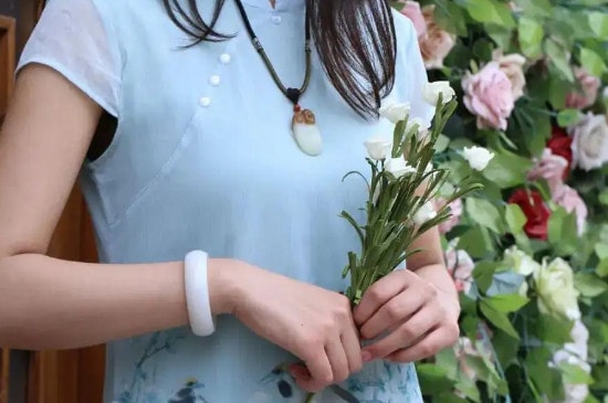 带玉有什么好处-第3张-玉石知识-玉仓库
