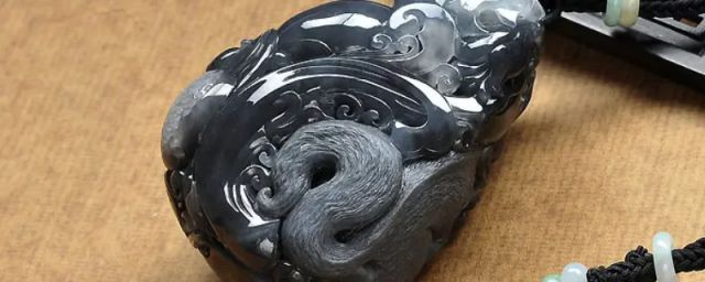 黑色翡翠乌鸡种有什么寓意(乌鸡翡翠黑好还是不黑好)