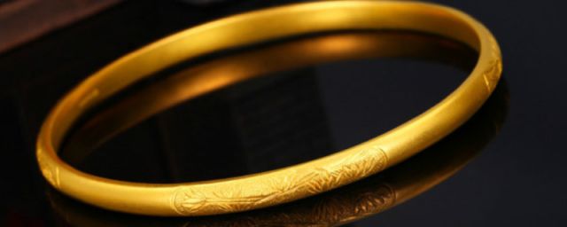 在家里如何知道镯子是不是真黄金(自己在家怎么鉴定黄金项链)