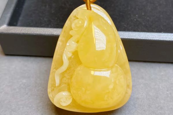 有瑕疵的蜜蜡值得买吗