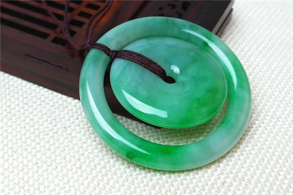 天然翡翠原石多少钱一克 翡翠原石的种类有哪些?