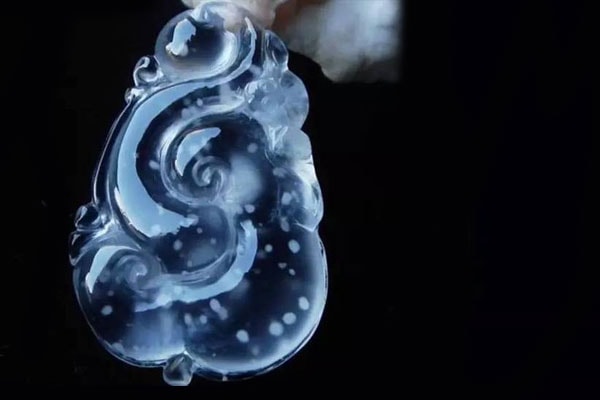 翡翠带蓝色值钱吗
