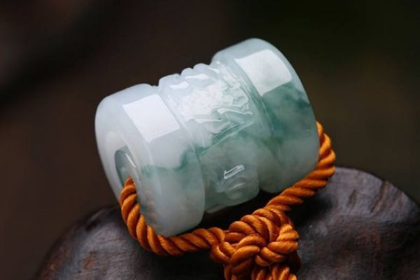 翡翠转运珠价格是怎么样的呢_翡翠怎么鉴别真假呢