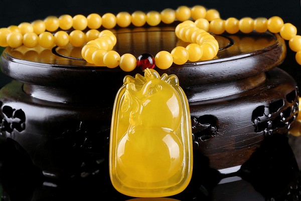 什么颜色的蜜蜡最好?透明的还是不透明的好?