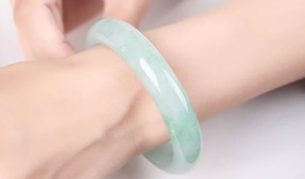 糯冰种翡翠详解：如何划分等级和辨别真伪？