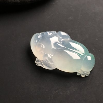 翡翠里的翠是什么意思？其特征有哪些？