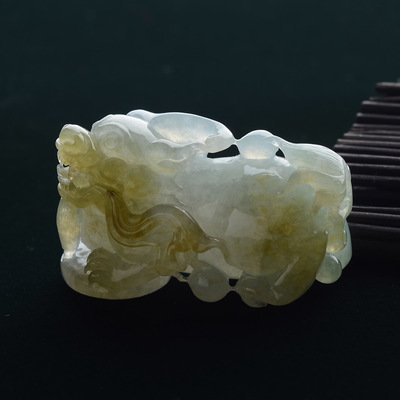 冰种翡翠貔貅在风水上都有什么作用？