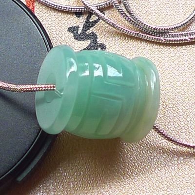 翡翠路路通有哪些佩戴的禁忌？翡翠路路通适合什么人佩戴？-第3张-翡翠-玉仓库